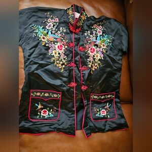 Plum Blossom Embroidered Black Floral Top Sz 36 Vintage